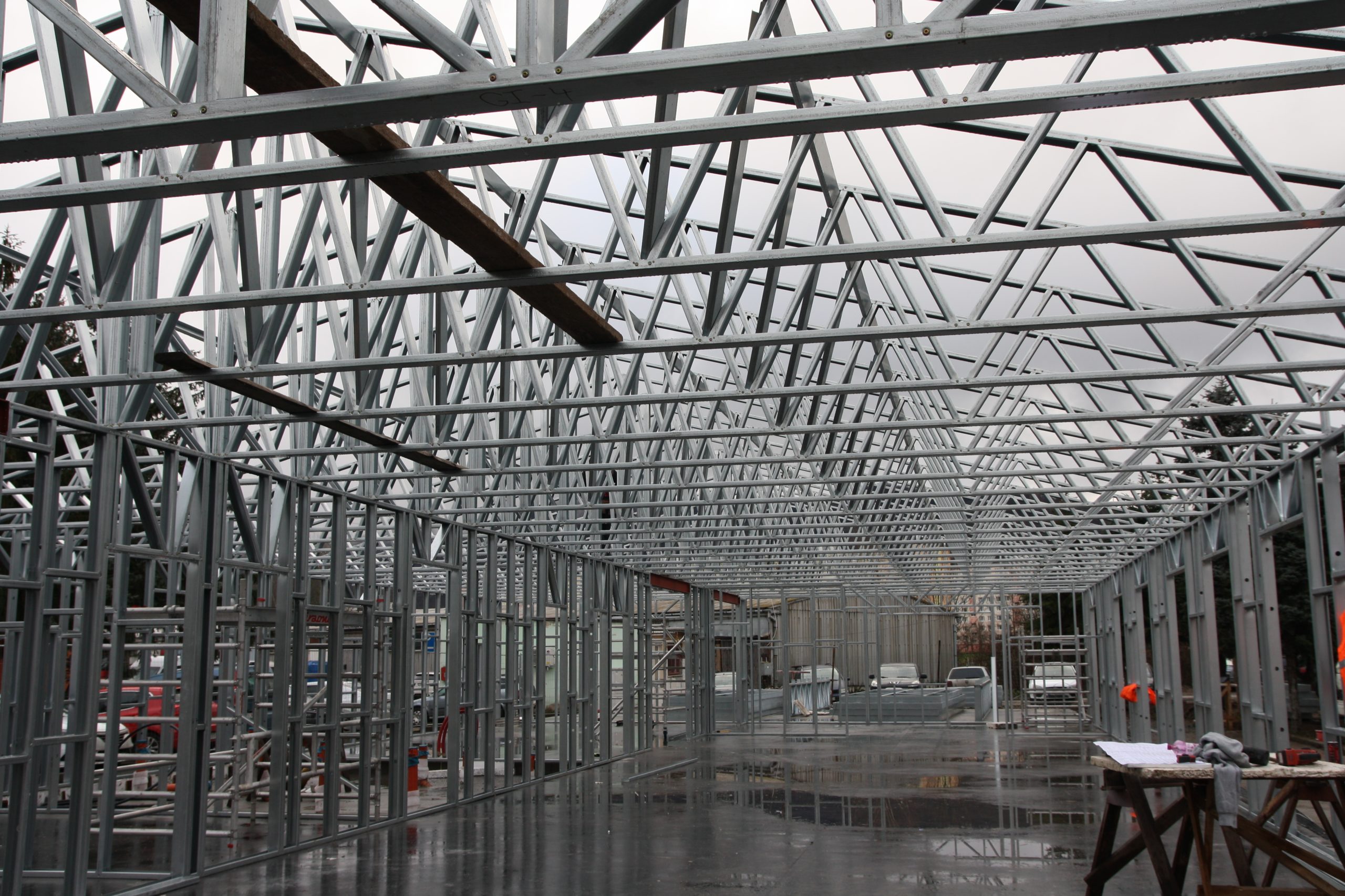 hala z lehké ocelové konstrukce