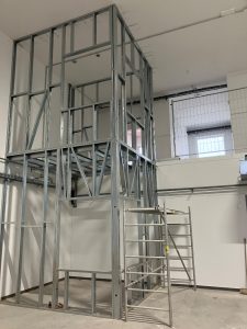 vestavba z ocelové konstrukce