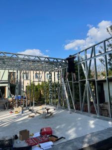 garáž z lehké ocelové konstrukce