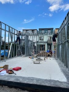 garáž z lehké ocelové konstrukce